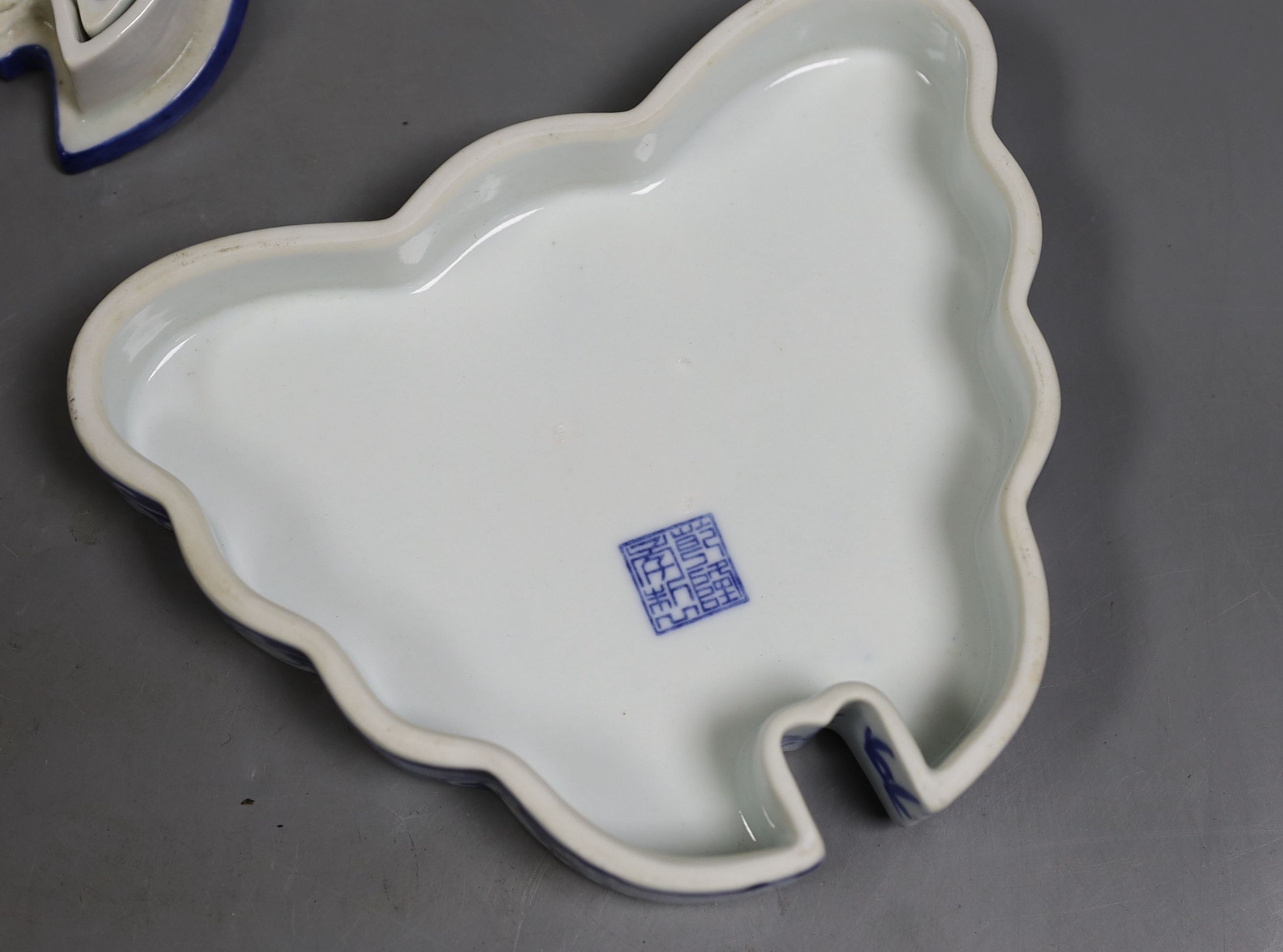 A Chinese blue and white butterfly shaped hors d'oeuvres dish(a.f)., 15 cms deep.